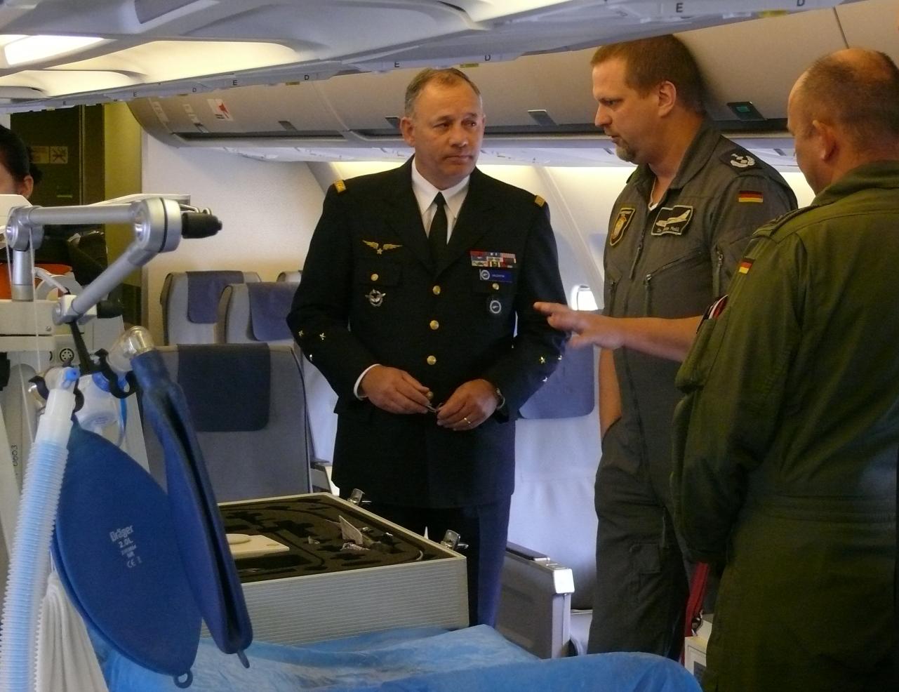 Inside the MRTT with AE-kit (General Valentin left) Inside the MRTT with AE-kit (General Valentin left)