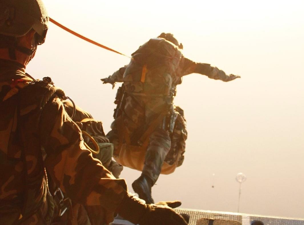 Dropping parachuters Dropping parachuters