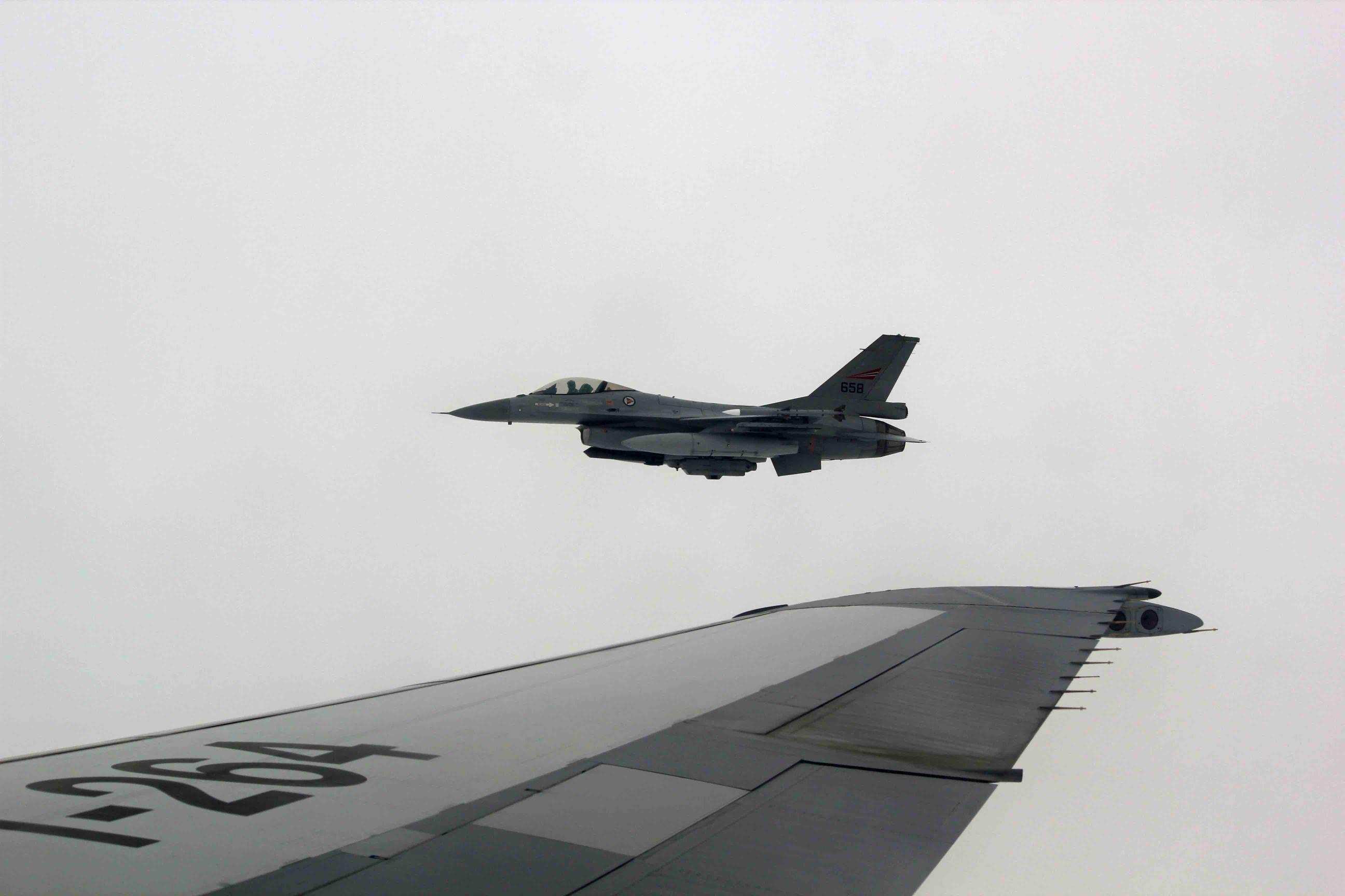 Norwegian F-16 shot out of Dutch KDC-10 while FF2014 Norwegian F-16 shot out of Dutch KDC-10 while FF2014